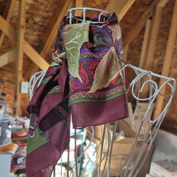 Colorful Leaf Pattern Scarf - Picture 5 of 8